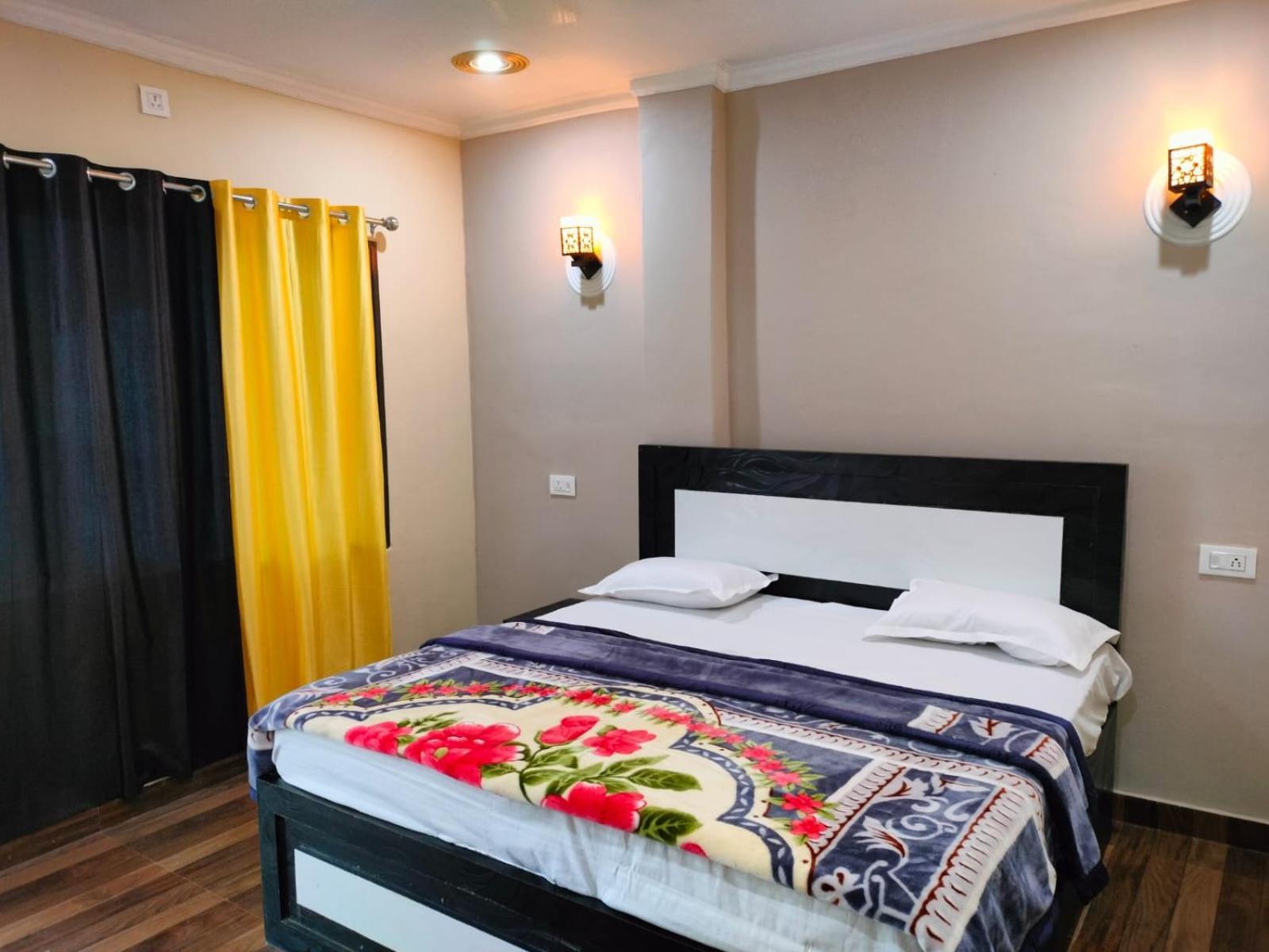 Mohit Paying Guest House Varanasi Ngoại thất bức ảnh