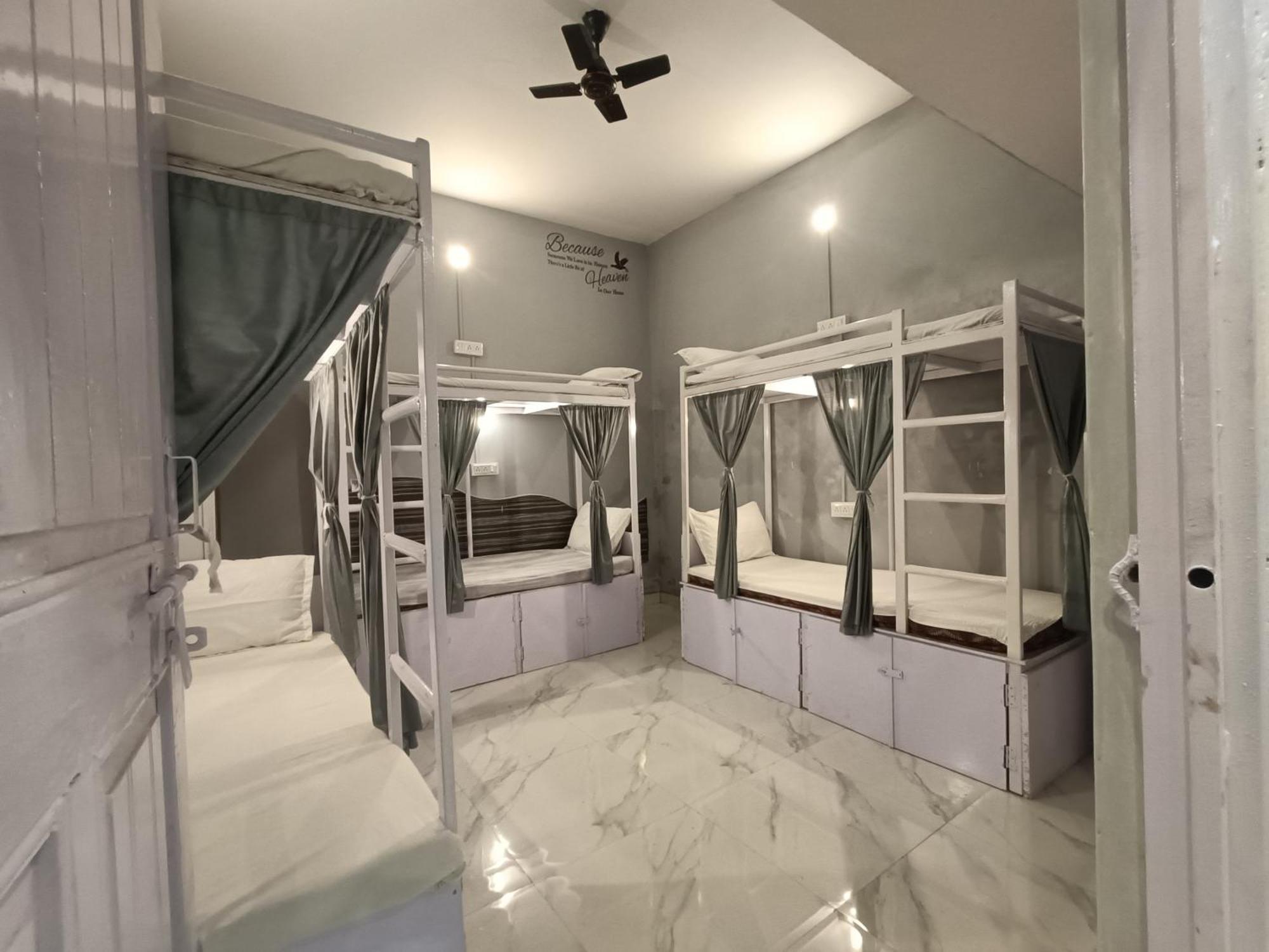 Mohit Paying Guest House Varanasi Ngoại thất bức ảnh